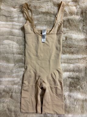 ASSETS by Spanx Women's Remarkable Results Open-Bust Mid-Thigh Bodysuit
